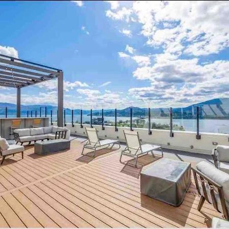 Amazing Brand New Lakeview Condo Downtown Kelowna Buitenkant foto