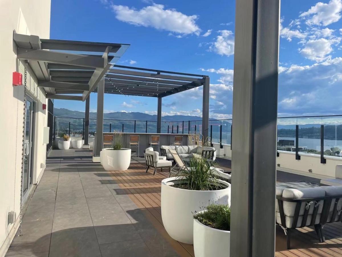Amazing Brand New Lakeview Condo Downtown Kelowna Buitenkant foto