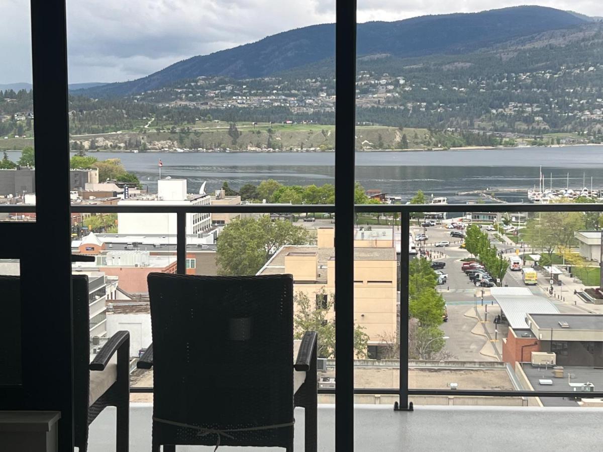 Amazing Brand New Lakeview Condo Downtown Kelowna Buitenkant foto
