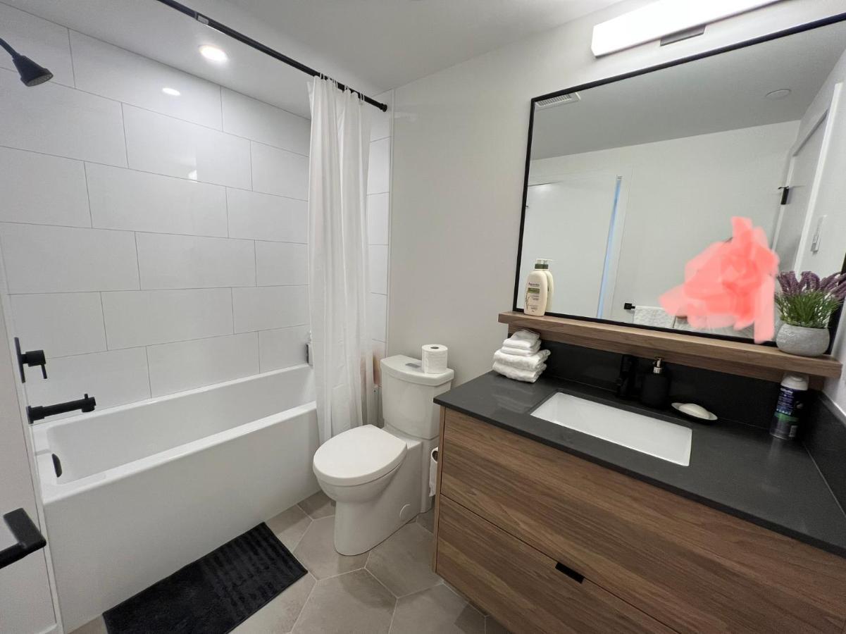 Amazing Brand New Lakeview Condo Downtown Kelowna Buitenkant foto