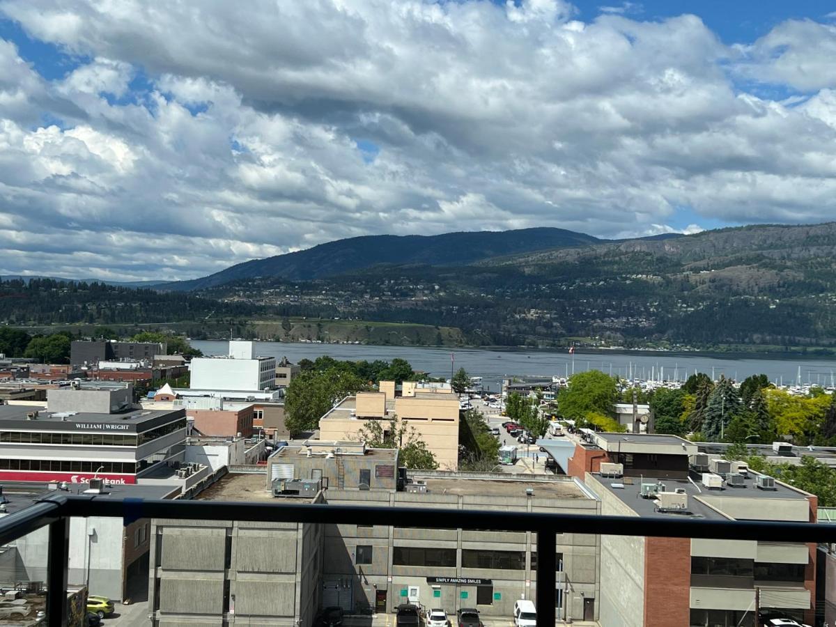 Amazing Brand New Lakeview Condo Downtown Kelowna Buitenkant foto