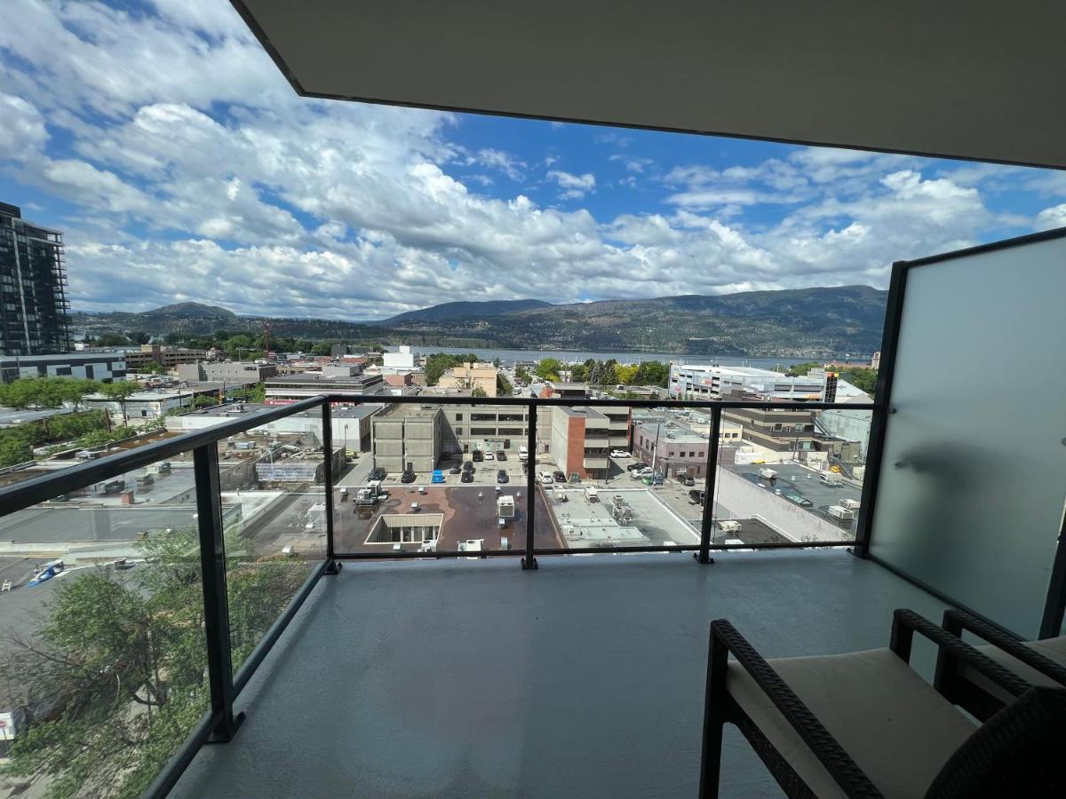 Amazing Brand New Lakeview Condo Downtown Kelowna Buitenkant foto