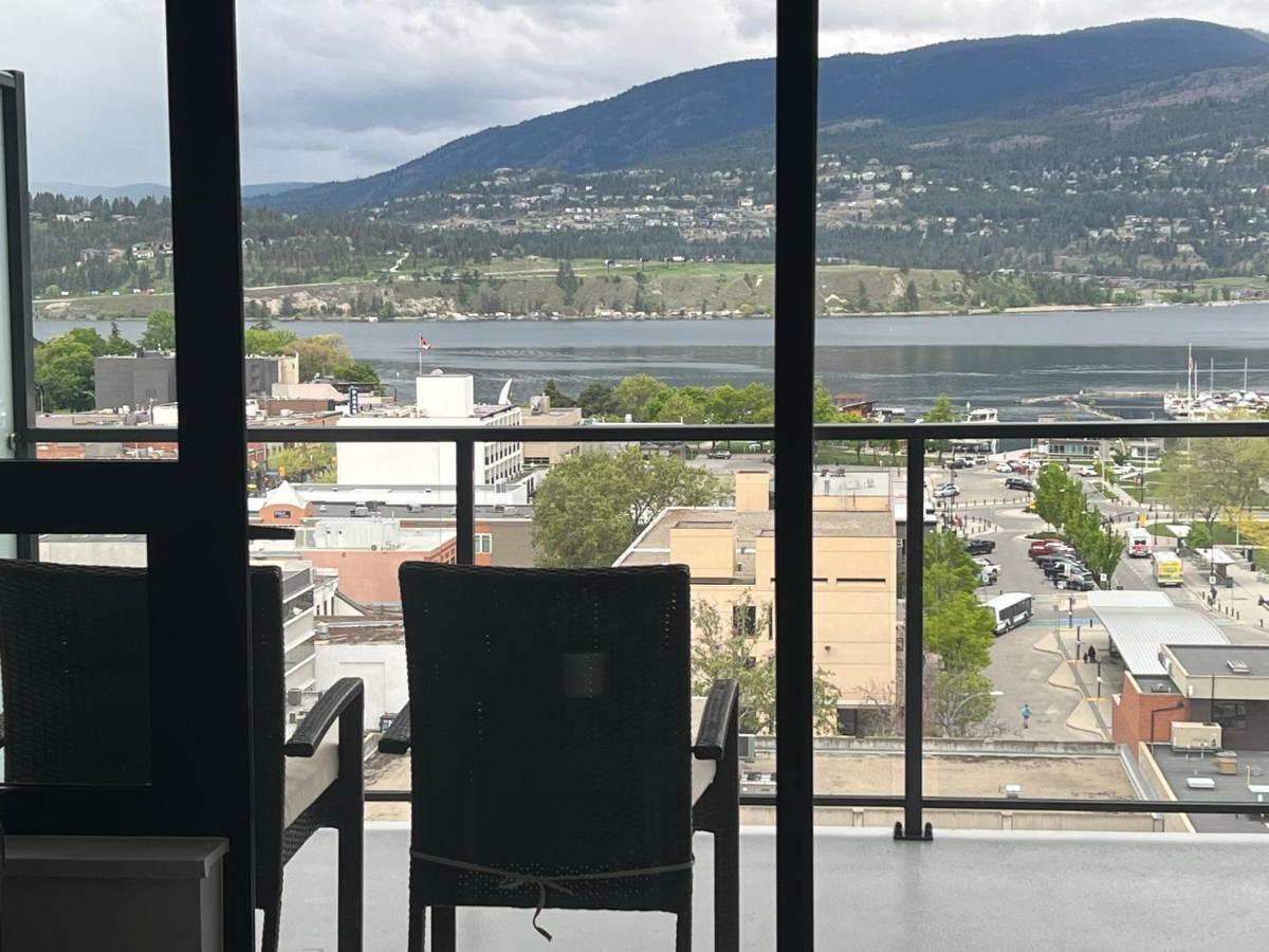 Amazing Brand New Lakeview Condo Downtown Kelowna Buitenkant foto