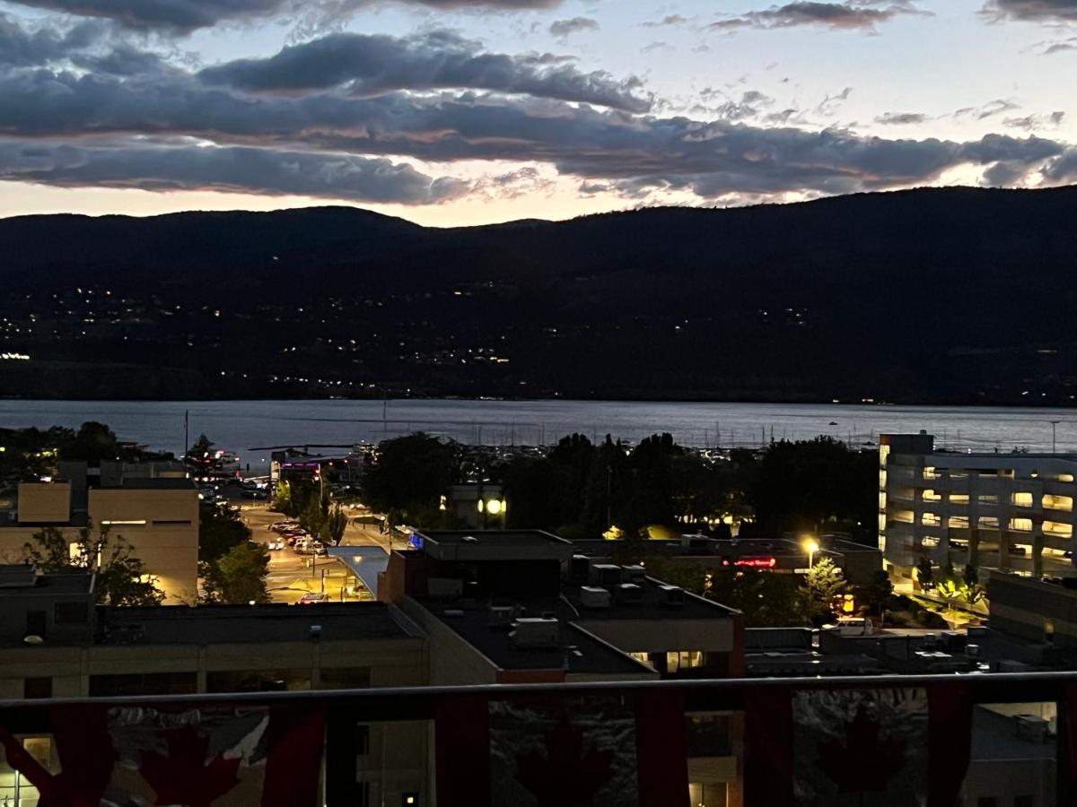 Amazing Brand New Lakeview Condo Downtown Kelowna Buitenkant foto