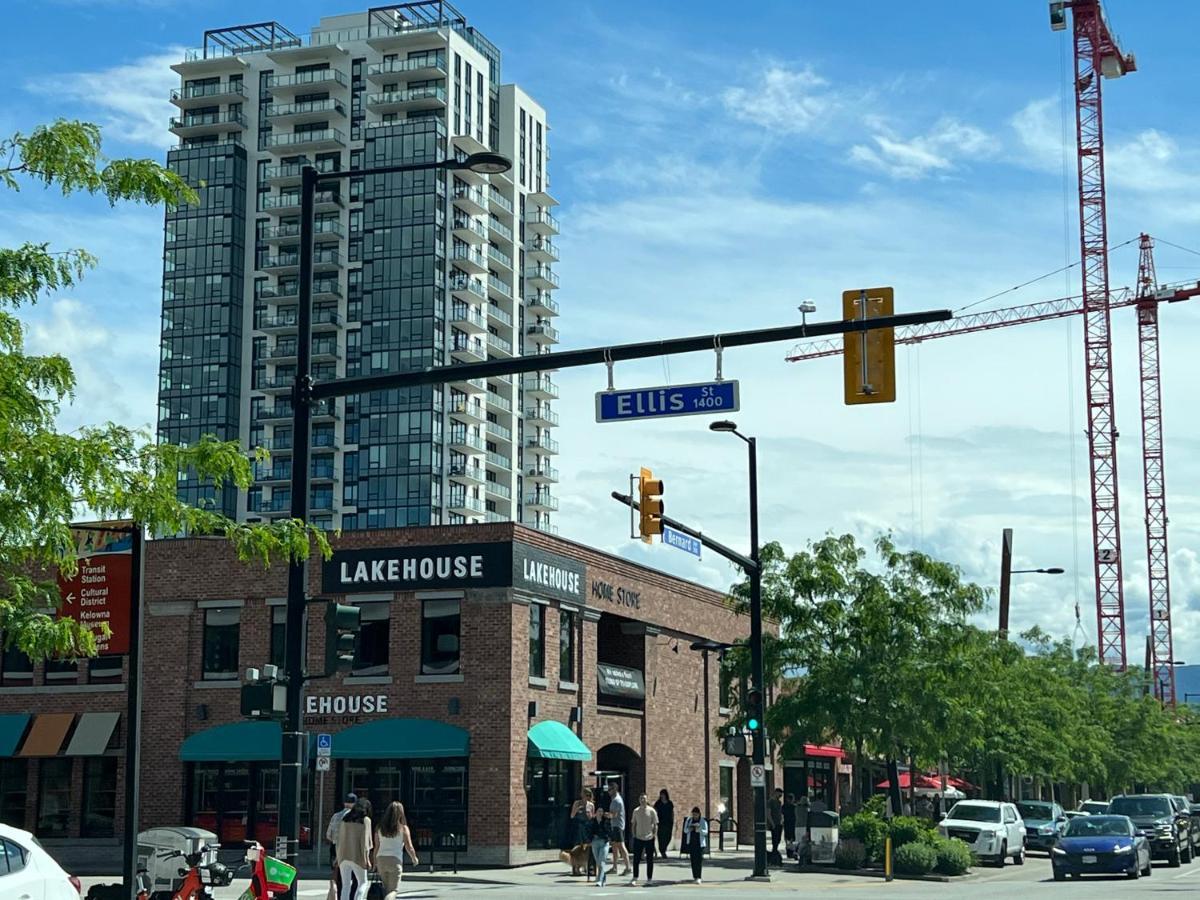 Amazing Brand New Lakeview Condo Downtown Kelowna Buitenkant foto